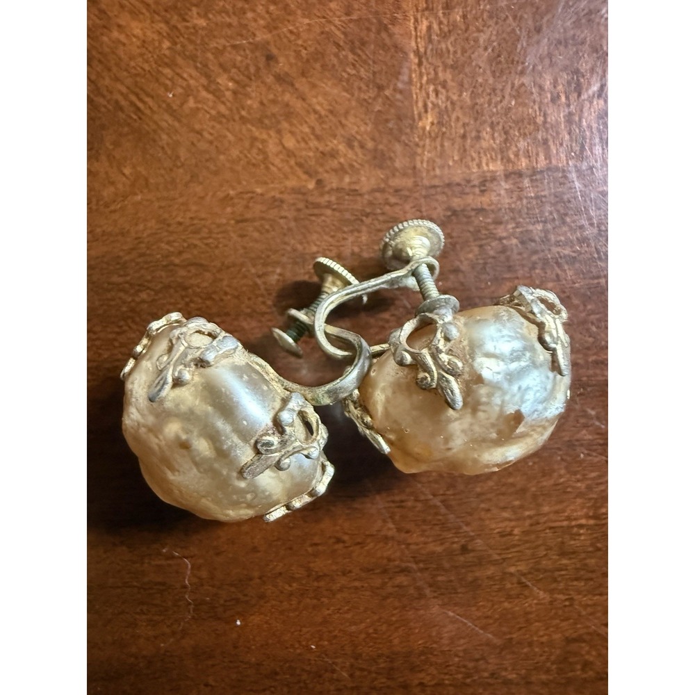 Vtg Coro Baroque Faux‎ Pearl Grape Cluster Screwback Earrings Filigree 1950s